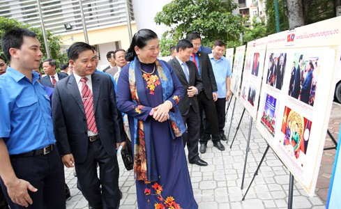 Phó Chủ tịch Thường trực Quốc hội Tòng Thị Phóng dự Lễ khai mạc gặp gỡ hữu nghị thanh niên Việt Nam – Lào